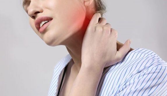 With osteochondrosis of the cervical spine, there is pain in the neck and shoulders